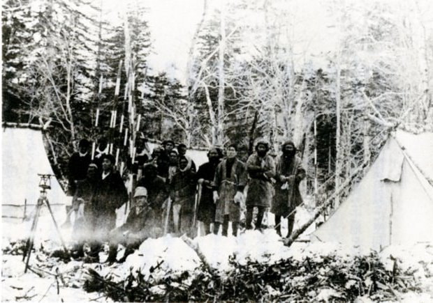 植民区画の測量作業 