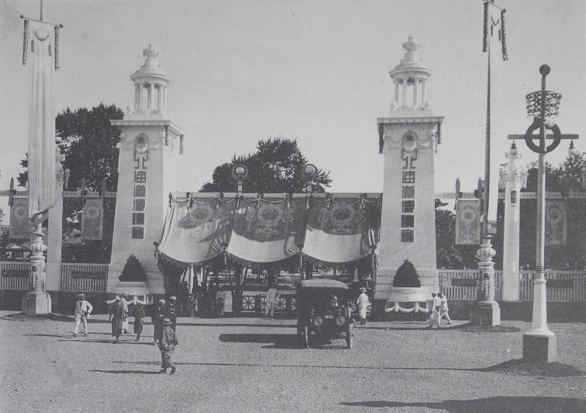 開道50年記念北海道博覧会第1会場「入口」