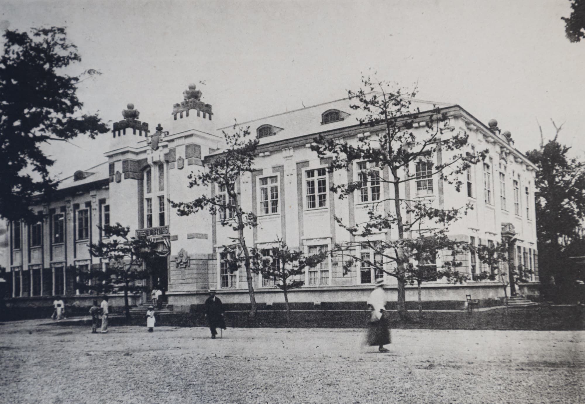 開道50年記念北海道博覧会第1会場「拓殖・教育・衛生館」